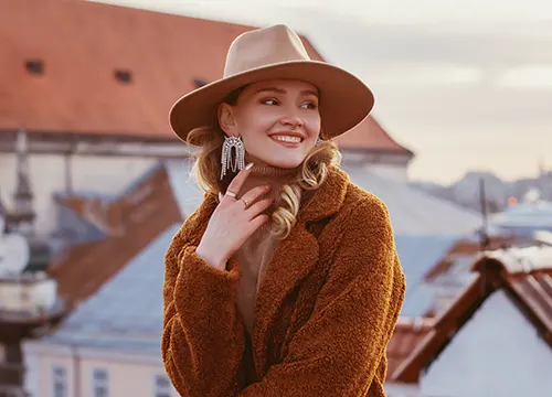 Chapeaux tendance pour différentes saisons
